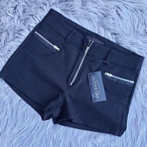 NWT ACTIVE USA front chain mini skirt sz M